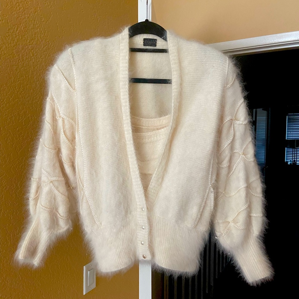 Apfeld is a W Germany brand, The sweater is a vintage from the 80’s